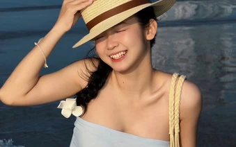 Hà Phi Yến chẳng cần bikini, một nụ cười đủ "gây bão" mạng
