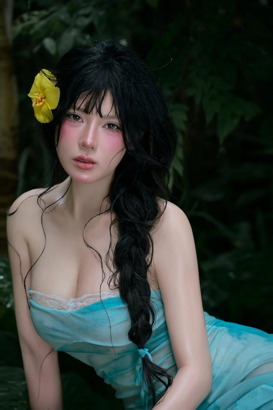 Hậu trường bộ ảnh của UNa To Uyen khiến CĐM ngỡ ngàng với mức độ "chịu chơi"