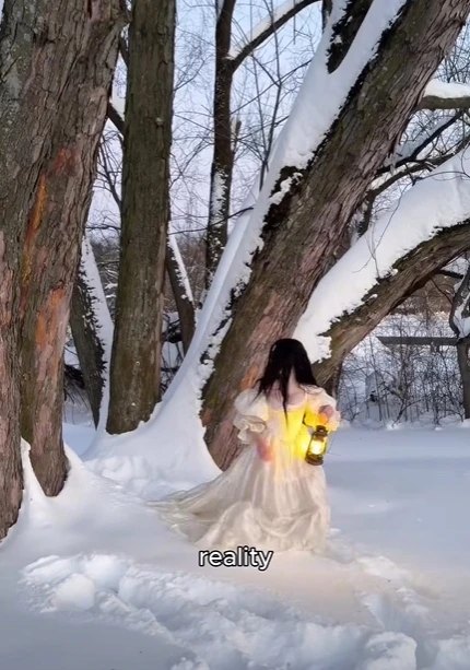 Hậu trường đằng sau khoảnh khắc "lung linh" tuyết trắng của các hot girl xinh đẹp khiến CĐM ngỡ ngàng Hậu trường đằng sau khoảnh khắc "lung linh" tuyết trắng của các hot girl xinh đẹp khiến CĐM ngỡ ngàng