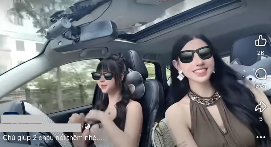 Hết mình với TikTok, hai cô gái "diễn xiếc" trong ô tô bất chấp nguy hiểm, netizen thở dài ngao ngán