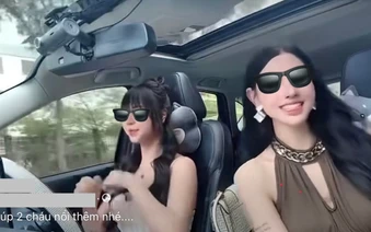 Hết mình với TikTok, hai cô gái "diễn xiếc" trong ô tô bất chấp nguy hiểm, netizen thở dài ngao ngán