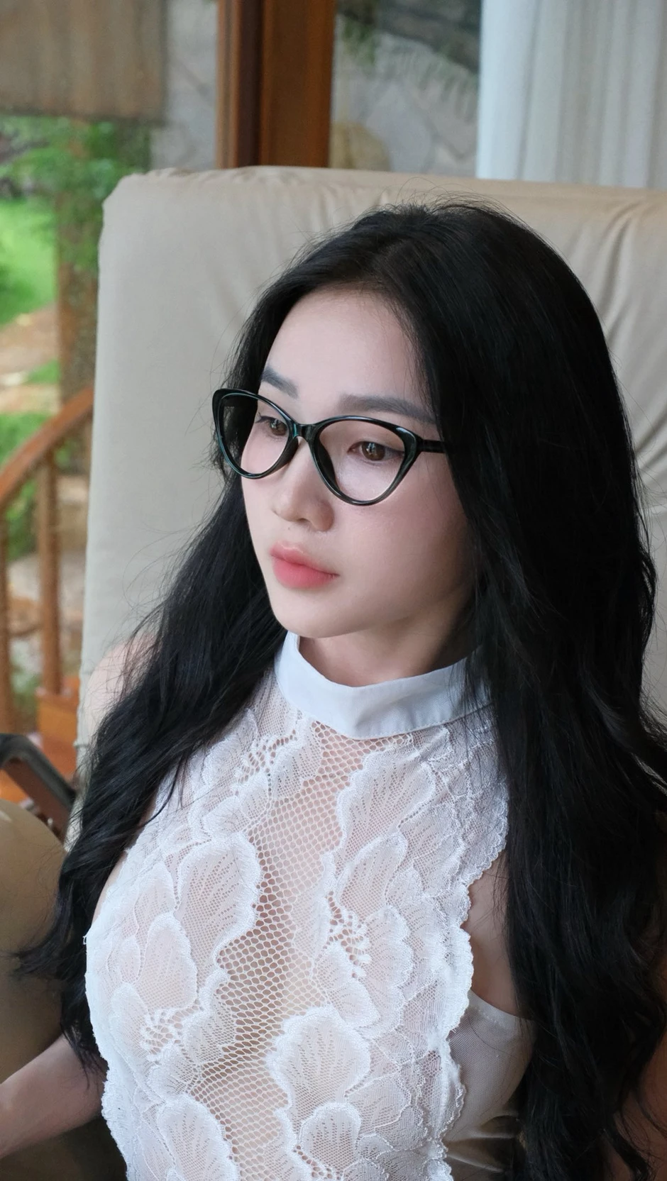 Hóa thân cô thư ký quyến rũ: Hotgirl bán loa gây sốt mạng xã hội vì vẻ cuốn hút Hóa thân cô thư ký quyến rũ: Hotgirl bán loa gây sốt mạng xã hội vì vẻ cuốn hút