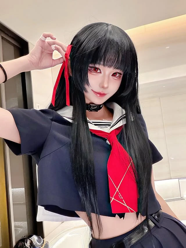 Hoa mắt với tạo hình "như phim" của nữ coser xinh đẹp, săm soi trang cá nhân mà người xem ngỡ như tìm thấy cả "kho tàng"