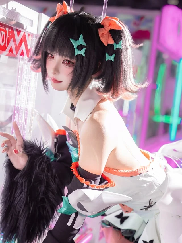Hoa mắt với tạo hình "như phim" của nữ coser xinh đẹp, săm soi trang cá nhân mà người xem ngỡ như tìm thấy cả "kho tàng"