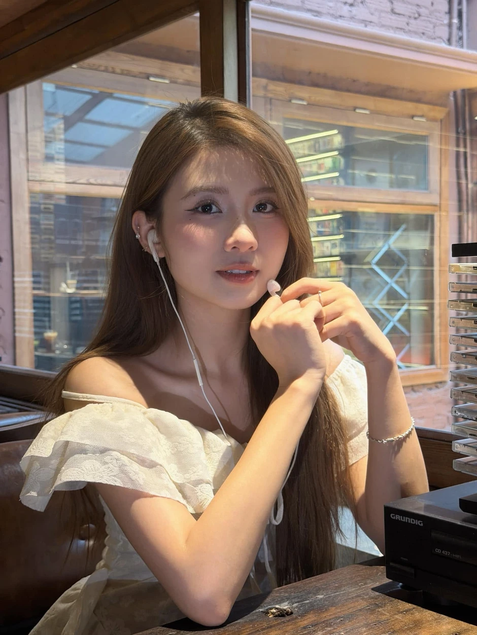 Hóa ngay "nàng thơ" với phụ kiện không thể thiếu khi chụp ảnh trong mùa hè này, CĐM đã biết bí kíp chưa?