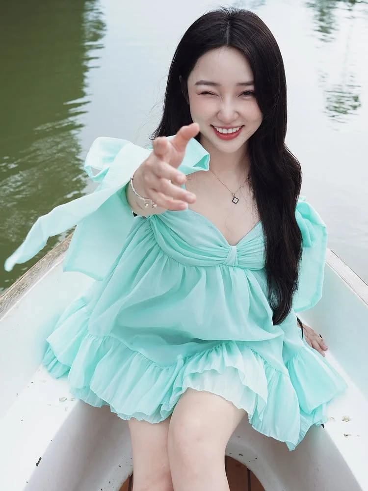 Hoa Nhật Huỳnh ngơ ngác, bất lực khi phát hiện hình ảnh của mình bị AI lạm dụng Hoa Nhật Huỳnh ngơ ngác, bất lực khi phát hiện hình ảnh của mình bị AI lạm dụng
