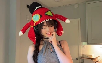 Hóa thân thành "Cho'Gath", nữ streamer bất ngờ "viral" vì quá đỗi dễ thương