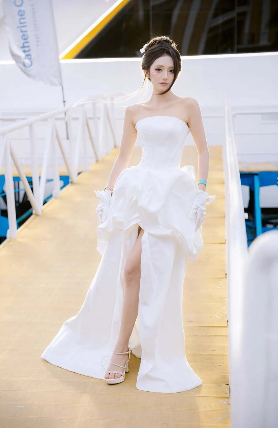 Hot girl nổi tiếng sau "thử thách 50k", nhan sắc 4 năm sau thế nào? Hot girl nổi tiếng sau "thử thách 50k", nhan sắc 4 năm sau thế nào?