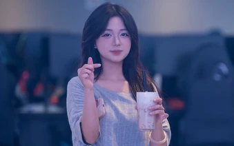 Hot girl phòng nét 2k6, khiến anh em game thủ ngây ngất trước nhan sắc "10/10"