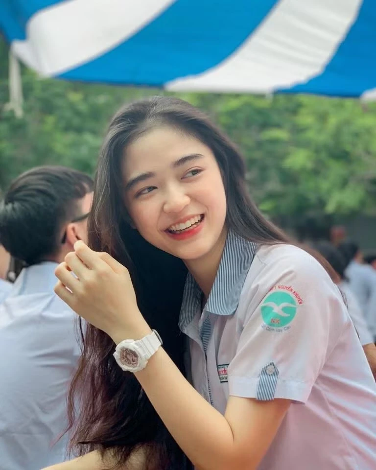 Hot girl tung clip "hack não" người xem về diện mạo, khẳng định 90% viewer tưởng AI