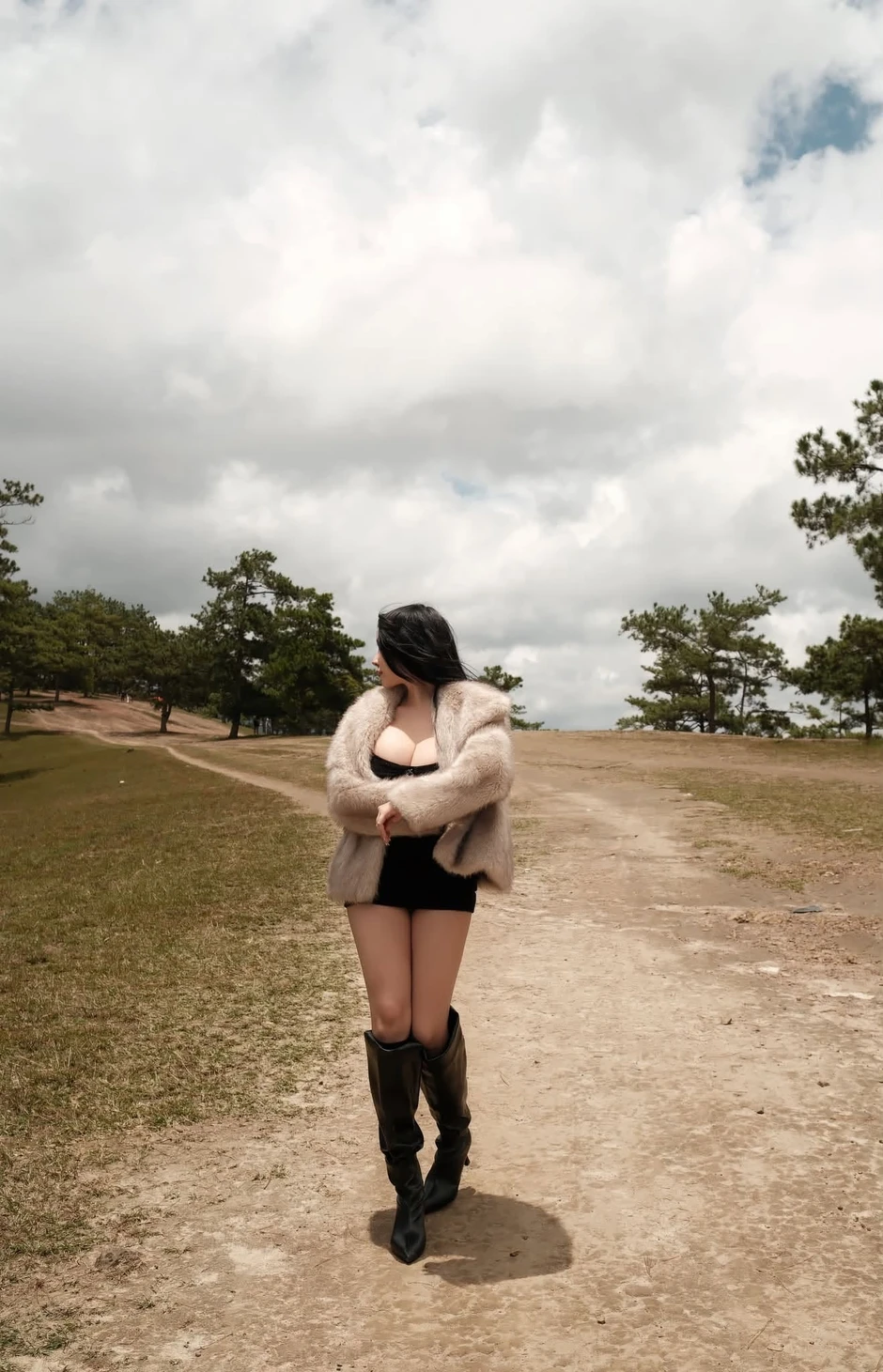 Bộ ảnh mới của hot girl Vy Vy tại Đà Lạt Hot girl Vy Vy diện trang phục nổi bật khi dạo chơi Đà Lạt