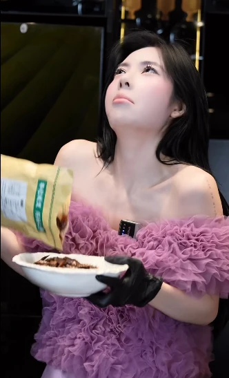Hót gơ mukbang "Tiểu Cường" khiến CĐM náo loạn luôn