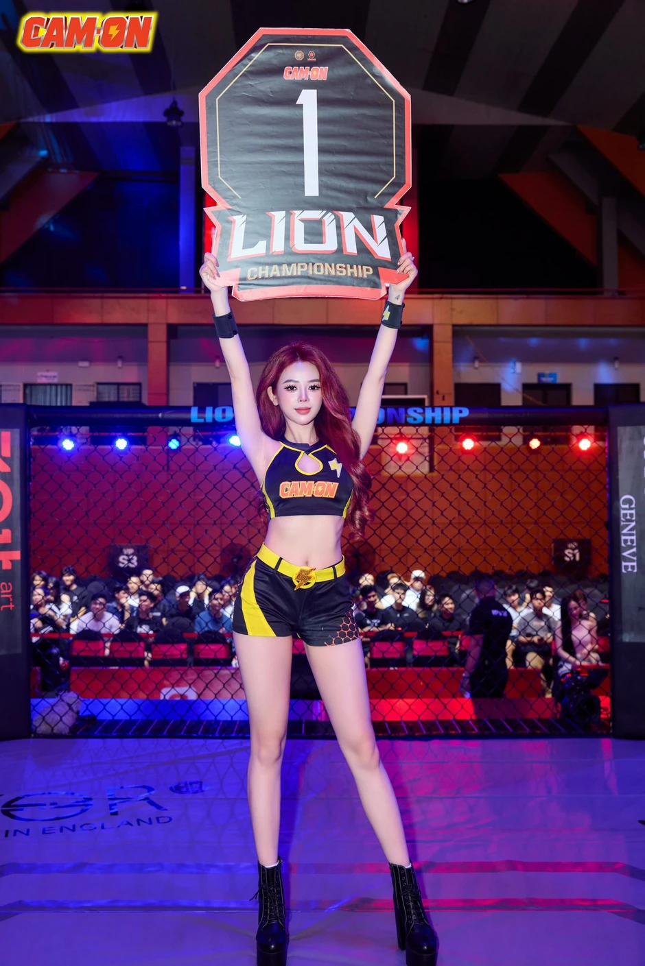 Hút trọn mọi ánh nhìn, đây là cách cô nàng Ring girl này làm chủ sân khấu Hút trọn mọi ánh nhìn, đây là cách cô nàng Ring girl này làm chủ sân khấu