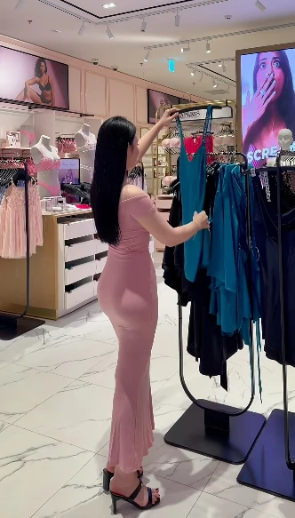 Khẳng định "shopping không cần nhìn giá", hot girl khiến CĐM dấy lên ý kiến trái chiều