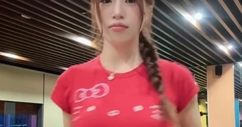 Khi hot girl làng vật bắt trend "Bé đáng yêu không", phản ứng của fan nam ra sao?