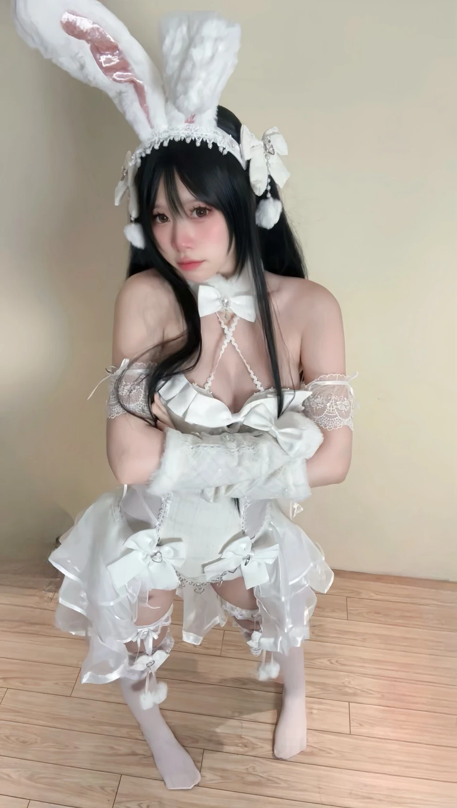 Khó rời mắt khỏi phiên bản "cô thỏ trắng" của nữ coser Việt, "cute" thế này bảo sao game thủ nào cũng mê