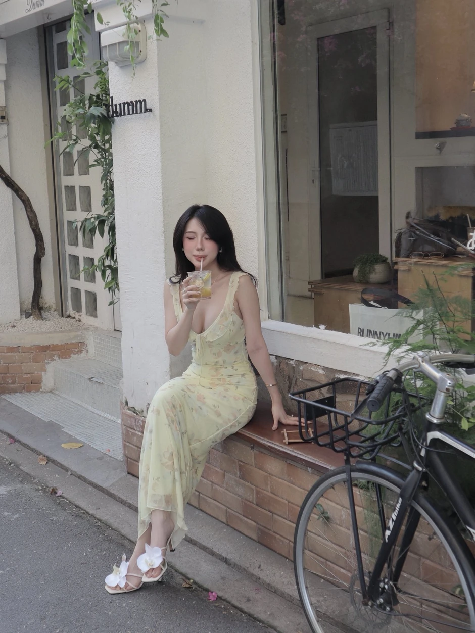 Khoảnh khắc "Cafe dạo phố" của hot girl Sài thành khiến dân tình... "cảm nắng" online Khoảnh khắc "Cafe dạo phố" của hot girl Sài thành khiến dân tình... "cảm nắng" online