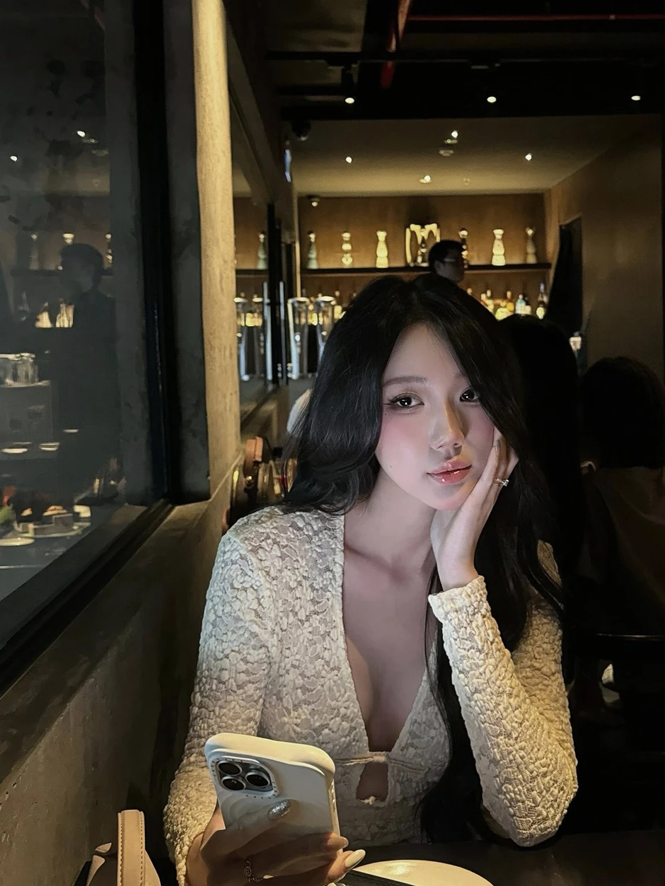 Khoảnh khắc "Cafe dạo phố" của hot girl Sài thành khiến dân tình... "cảm nắng" online Khoảnh khắc "Cafe dạo phố" của hot girl Sài thành khiến dân tình... "cảm nắng" online