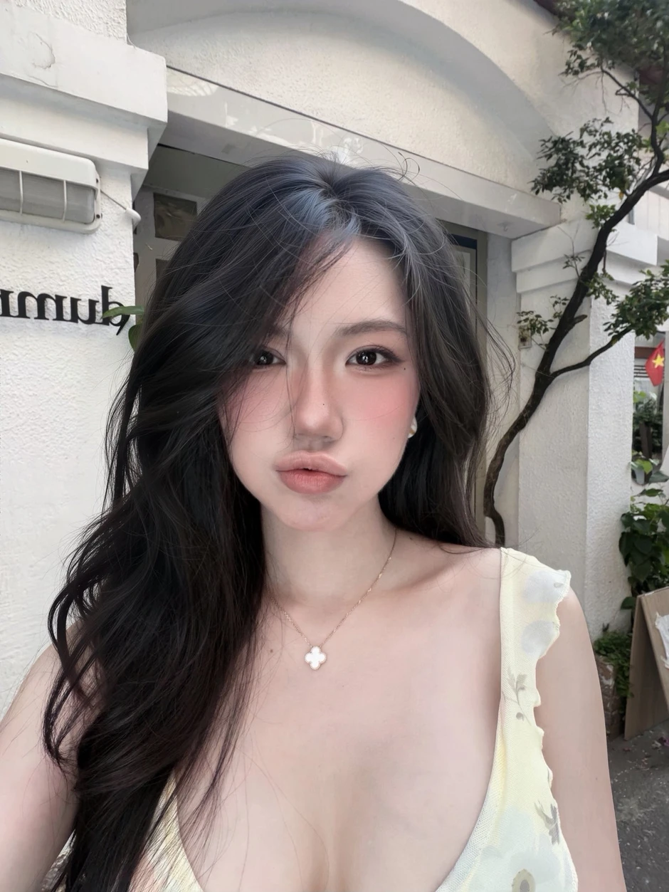 Khoảnh khắc "Cafe dạo phố" của hot girl Sài thành khiến dân tình... "cảm nắng" online Khoảnh khắc "Cafe dạo phố" của hot girl Sài thành khiến dân tình... "cảm nắng" online