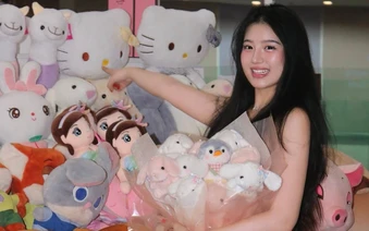 Khoảnh khắc "gắp thú bông" của hot girl xinh đẹp khiến người xem phải thốt lên "tuyệt đối điện ảnh"