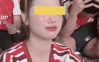 Khóc nghẹn vì đội bóng yêu thích, fan nữ Arsenal bất ngờ bị mỉa mai