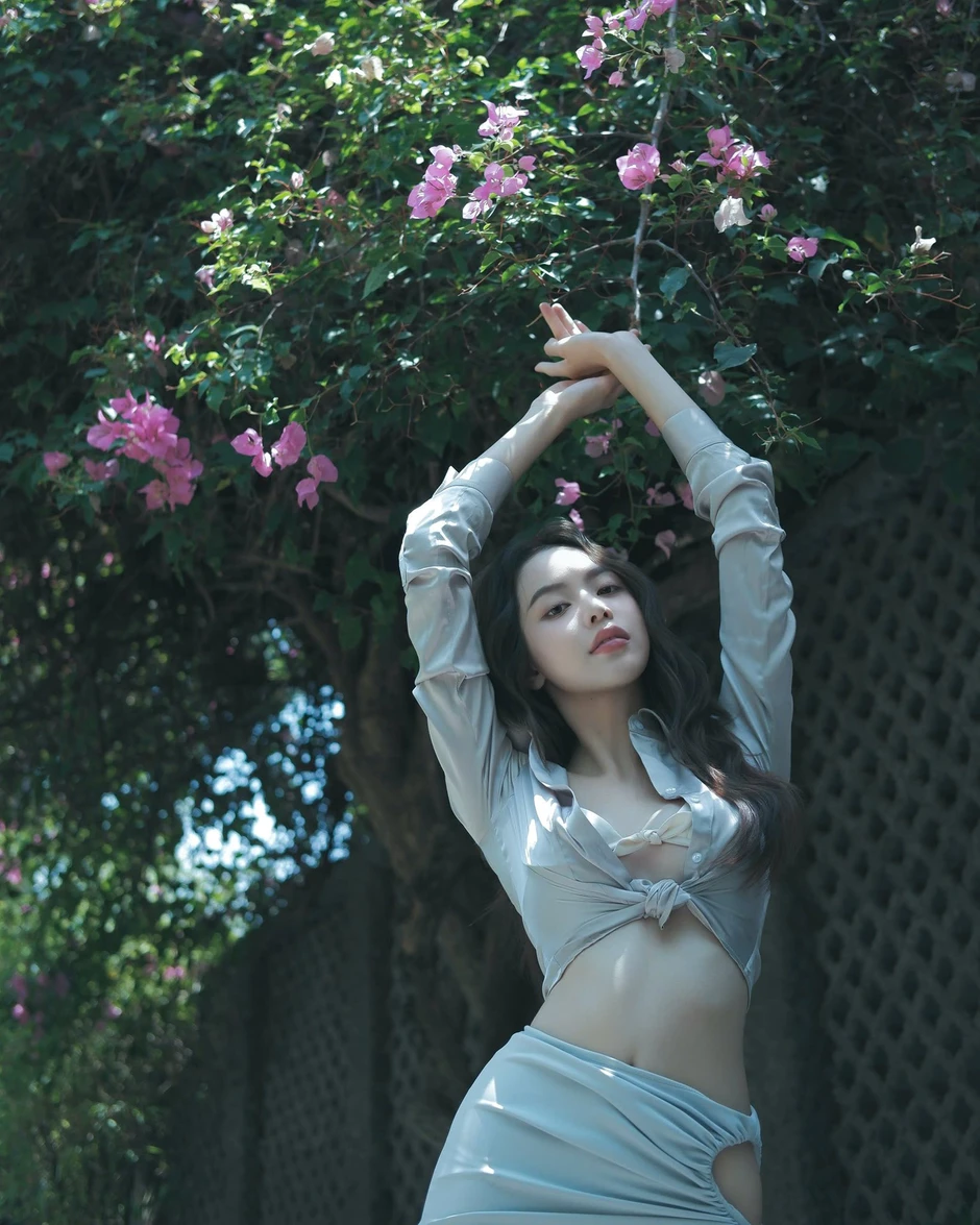 Khoe vóc dáng nóng, hoa hậu Thanh Thủy "đốt mắt" CĐM với bộ ảnh mới
