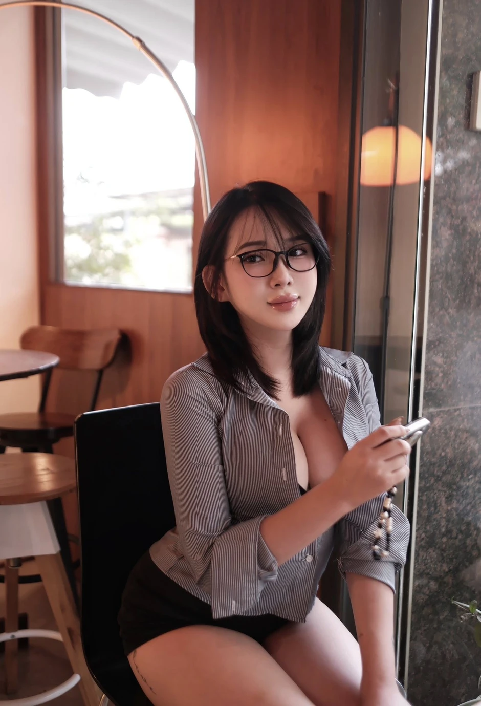 Không cần "hở bạo", hot girl này dẹp tan định kiến, chứng minh sức hút ngay cả từ những bộ đồ kín đáo Không cần "hở bạo", hot girl này dẹp tan định kiến, chứng minh sức hút ngay cả từ những bộ đồ kín đáo
