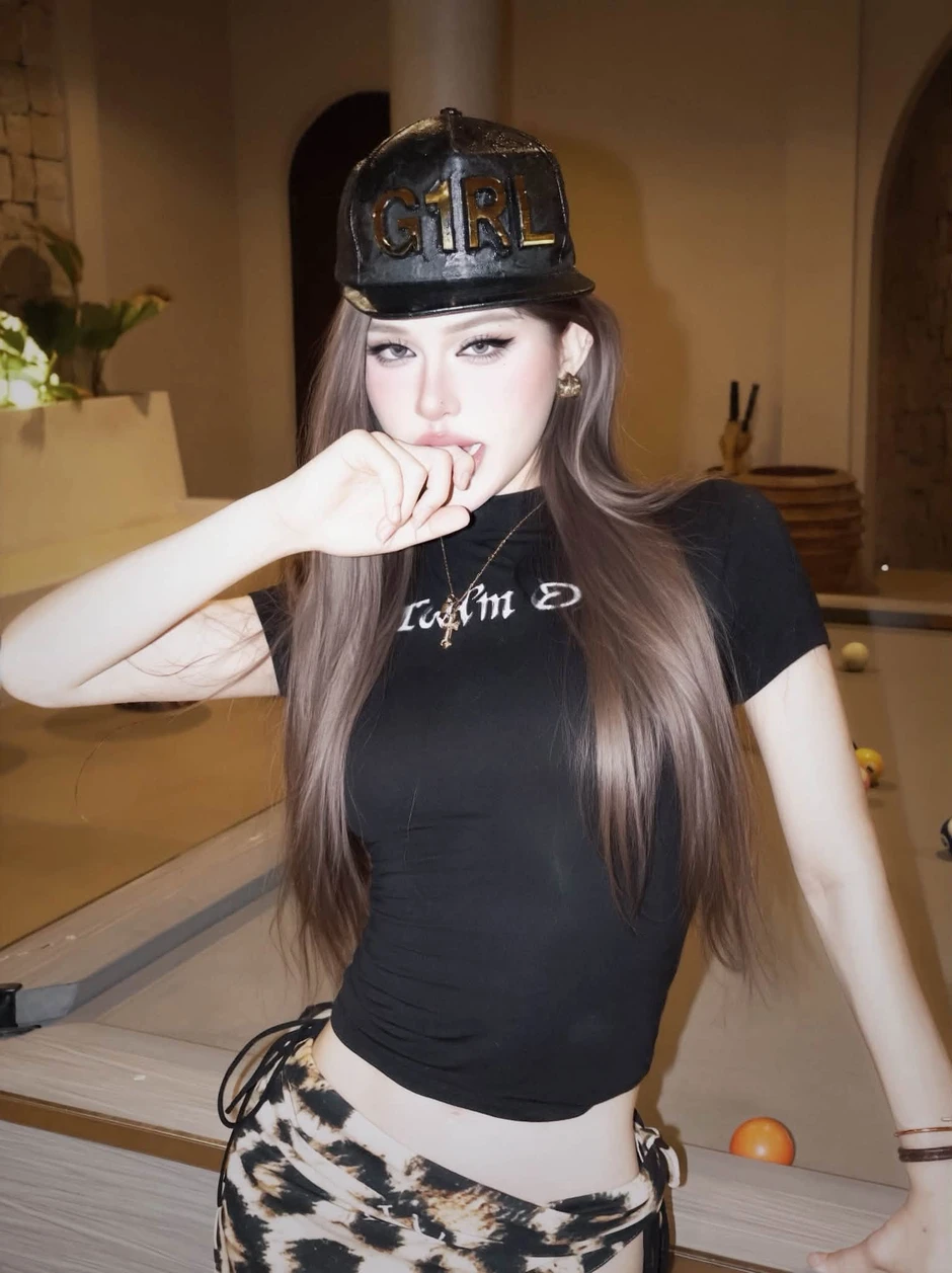 Không nhận ra nhan sắc của Trần Đức Bo: Từ hiện tượng mạng thị phi, cho tới "Bạch Nguyệt Quang" khiến vạn người mê mẩn Không nhận ra nhan sắc của Trần Đức Bo: Từ hiện tượng mạng thị phi, cho tới "Bạch Nguyệt Quang" khiến vạn người mê mẩn
