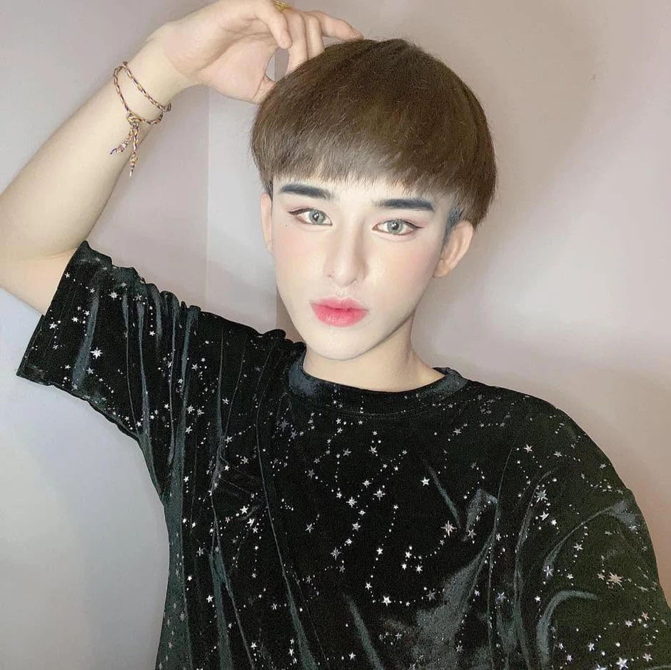 Không nhận ra nhan sắc của Trần Đức Bo: Từ hiện tượng mạng thị phi, cho tới "Bạch Nguyệt Quang" khiến vạn người mê mẩn Không nhận ra nhan sắc của Trần Đức Bo: Từ hiện tượng mạng thị phi, cho tới "Bạch Nguyệt Quang" khiến vạn người mê mẩn