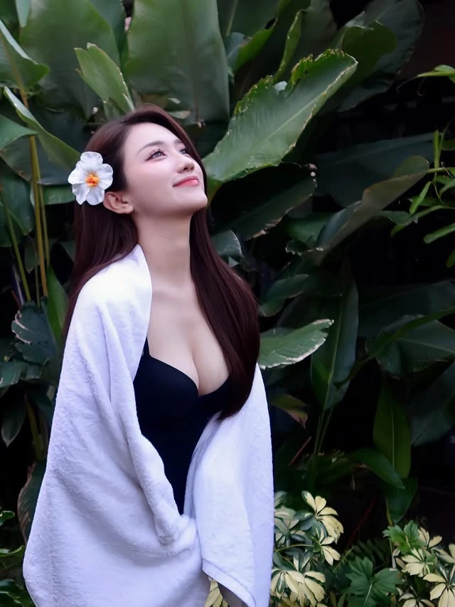 Không "lên sóng" nữa, MC Linh Nắng khoe "dáng nuột" khiến cộng đồng VALORANT chú ý
