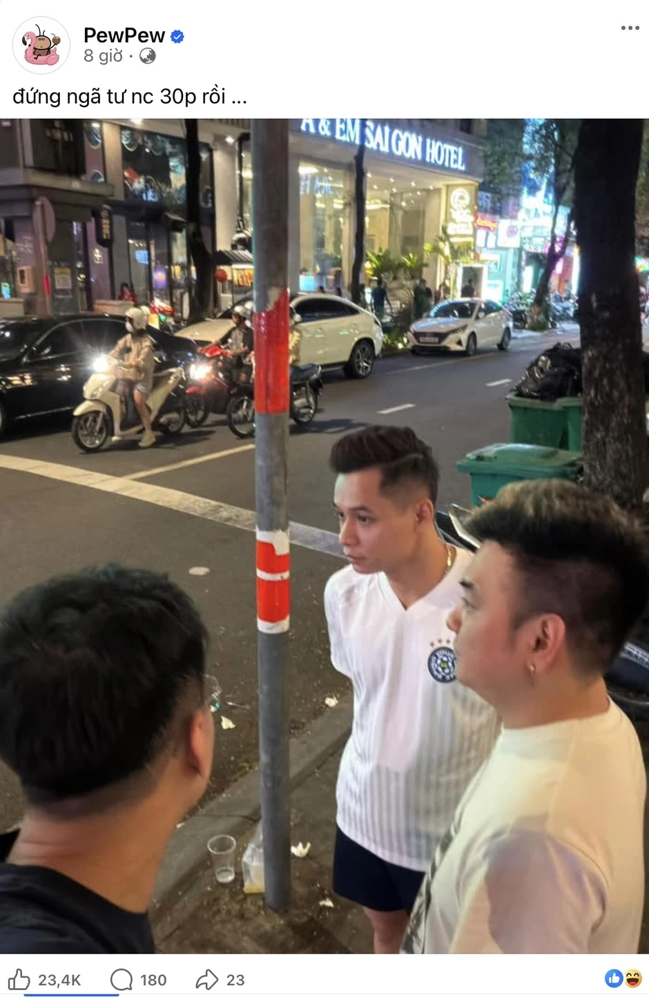 Khung ảnh tụ họp của những ông hoàng streamer Việt khiến cõi mạng dậy sóng