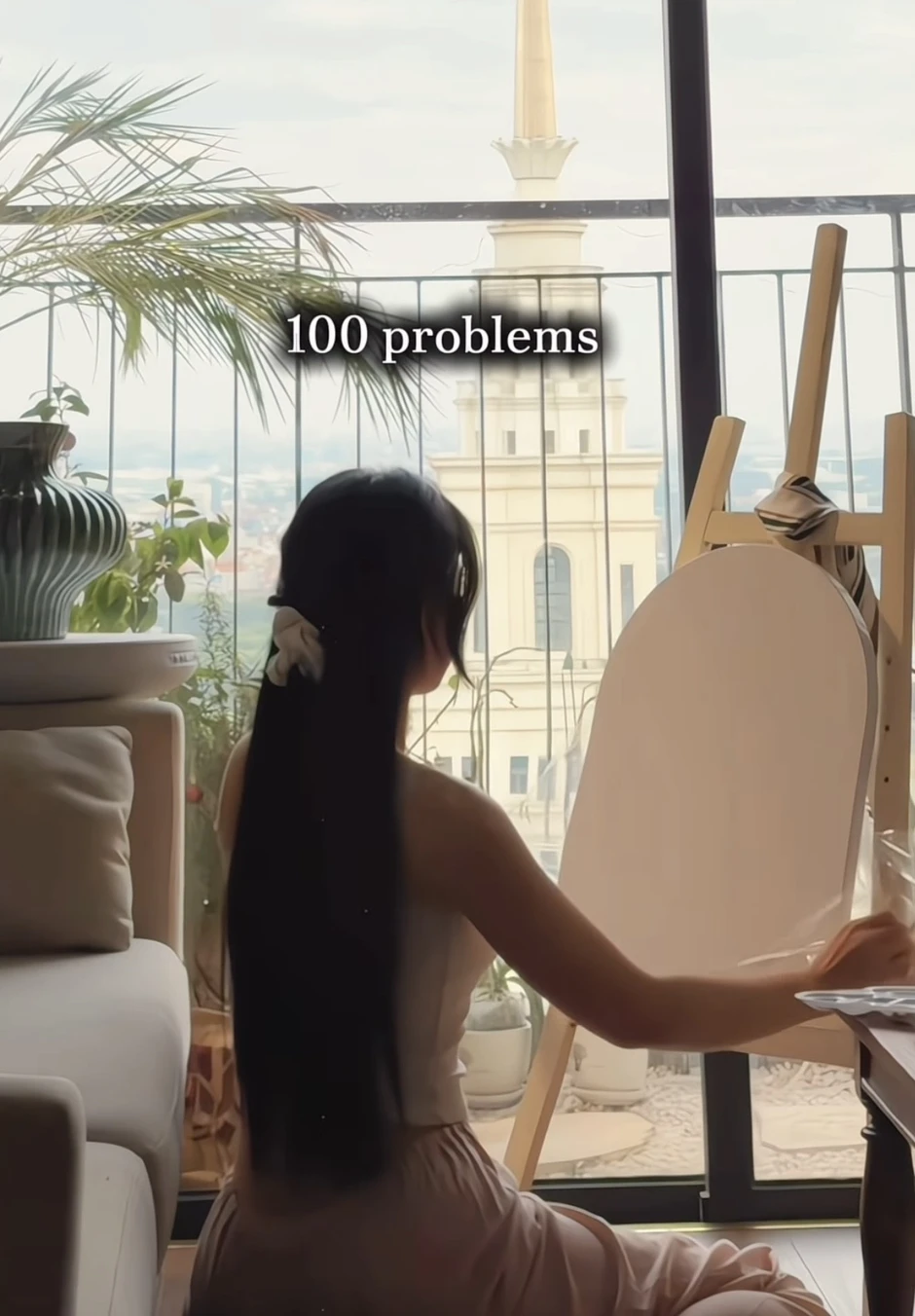Lê Bống khoe "vibe" nghệ sĩ khi vẽ tranh xả stress