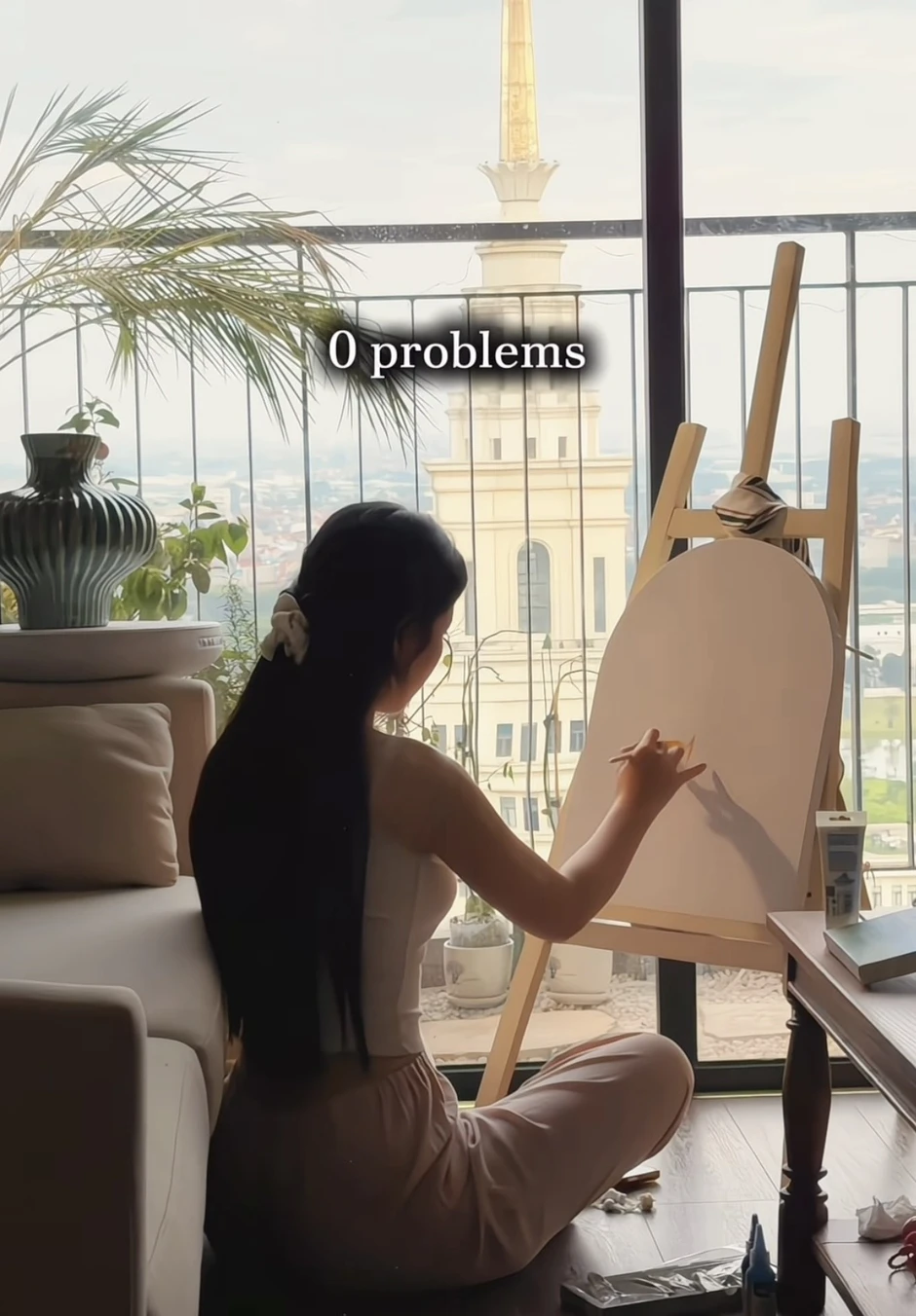 Lê Bống khoe "vibe" nghệ sĩ khi vẽ tranh xả stress