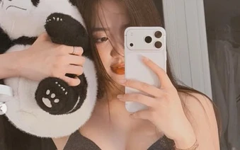 Lê Phương Anh khoe dáng nóng bỏng với nội y, không cần nền biển vẫn gây sốt mạng xã hội