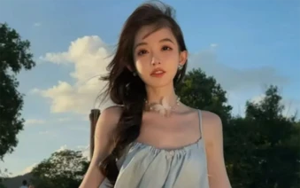 Livestream với mặt mộc, nữ streamer bị "tổng tấn công" và màn đáp trả gay gắt