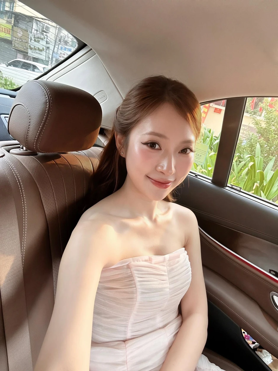 MC Khánh Vy ngày càng thăng hạng nhan sắc, ngẫu hứng "bắt cam thường" cũng đủ khiến người xem si mê