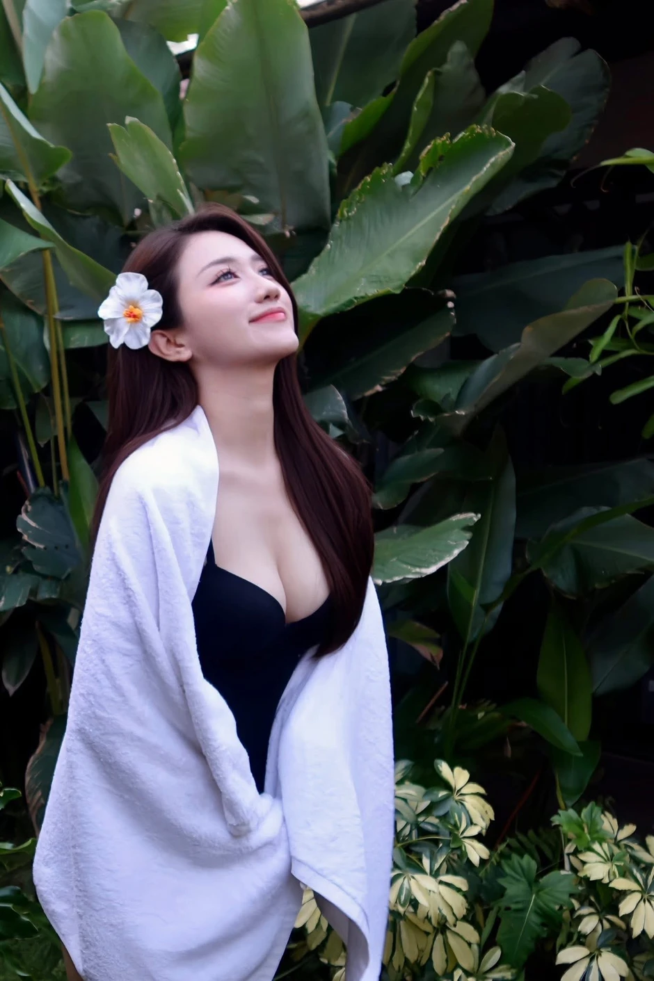 MC Linh Nắng ngày càng nhuận sắc, fan nam rần rần nghi vấn hot girl can thiệp dao kéo