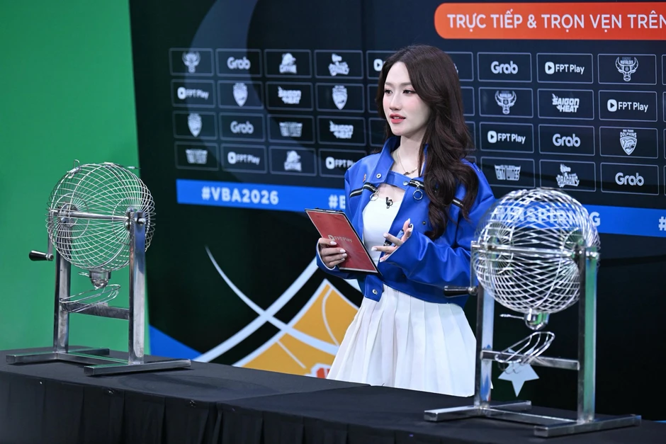 MC Linh Nắng "đổi style", khiến fan chỉ biết ngắm nhìn MC Linh Nắng "đổi style", khiến fan chỉ biết ngắm nhìn