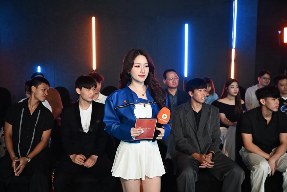MC Linh Nắng "đổi style", khiến fan chỉ biết ngắm nhìn MC Linh Nắng "đổi style", khiến fan chỉ biết ngắm nhìn