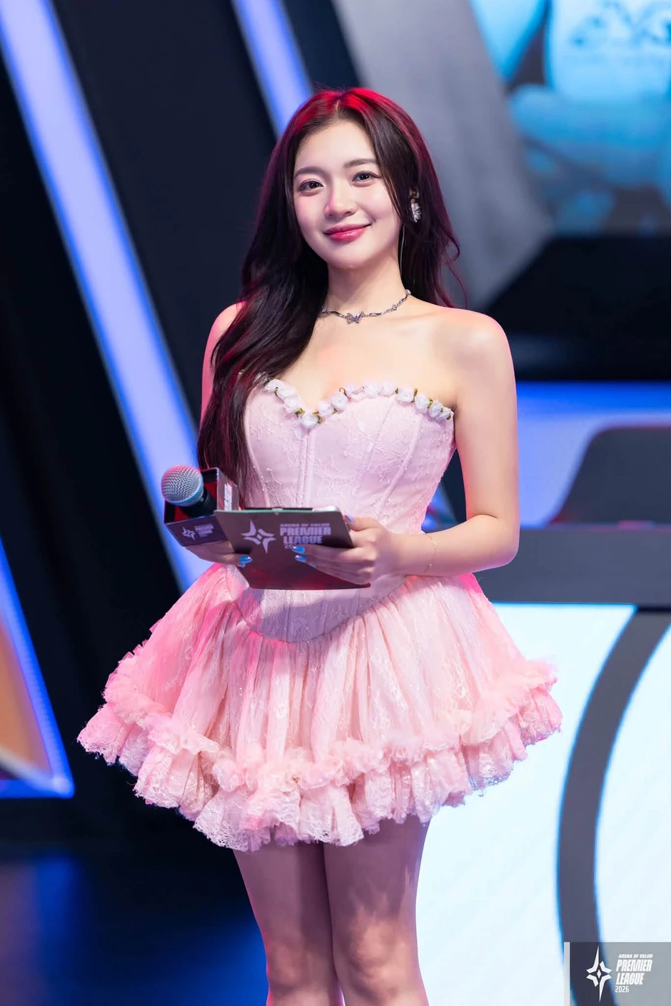 MC Phương Thảo bị fan Liên Quân phong "thánh nặng vía" MC Phương Thảo bị fan Liên Quân phong "thánh nặng vía"