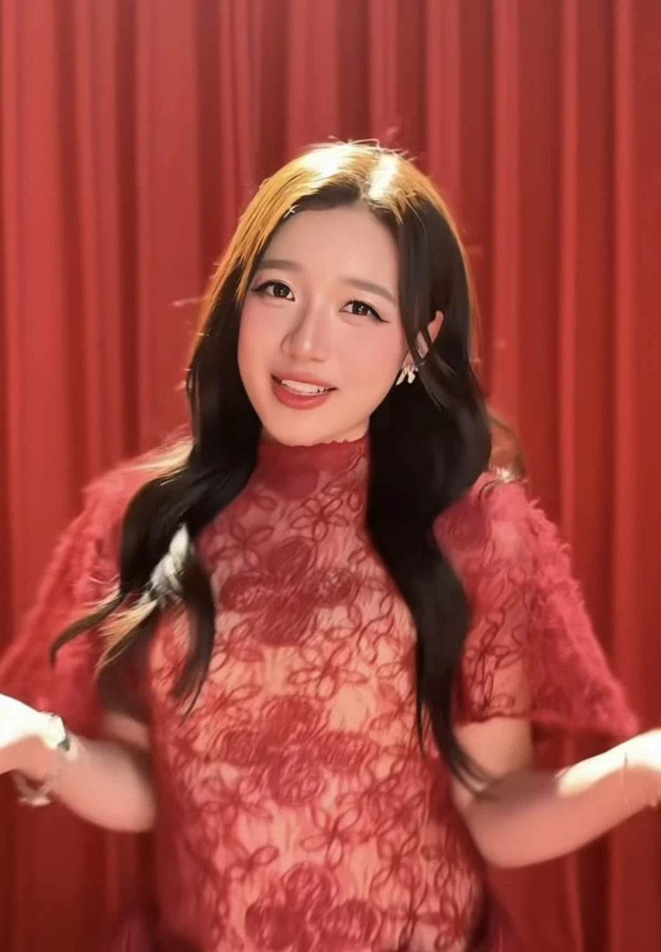 MC Phương Thảo gây sốt với layout "dịu kha", quyến rũ hờ hững MC Phương Thảo gây sốt với layout "dịu kha", quyến rũ hờ hững