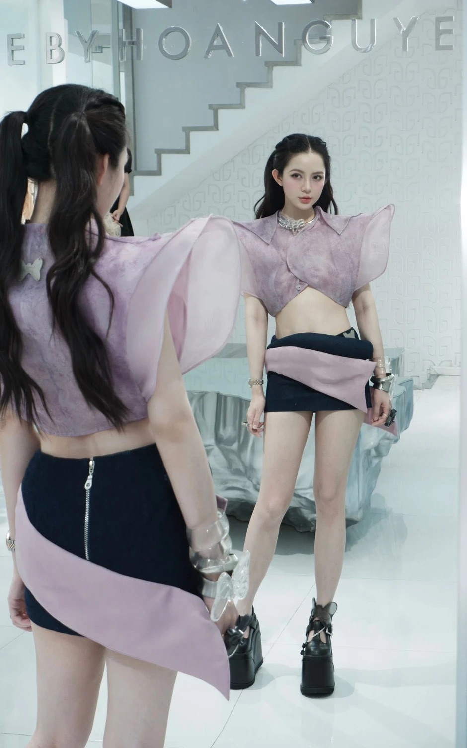 MC Tú Linh mếu máo sau một hiệp đấu Liên Quân MC Tú Linh mếu máo sau một hiệp đấu Liên Quân