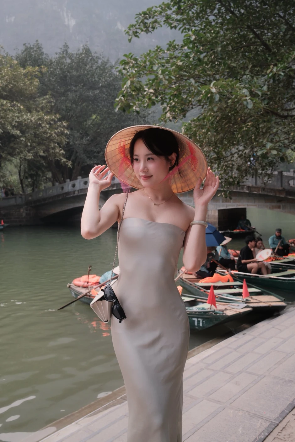 Mê mẩn với khung cảnh Tràng An non nước, qua bộ ảnh của hot girl xinh đẹp này
