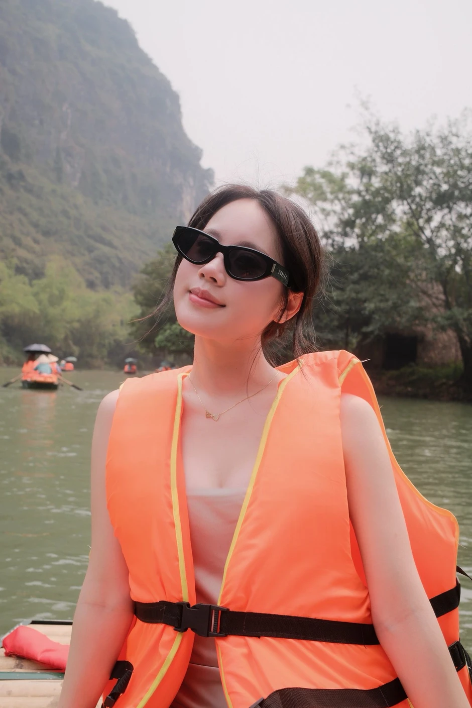 Mê mẩn với khung cảnh Tràng An non nước, qua bộ ảnh của hot girl xinh đẹp này