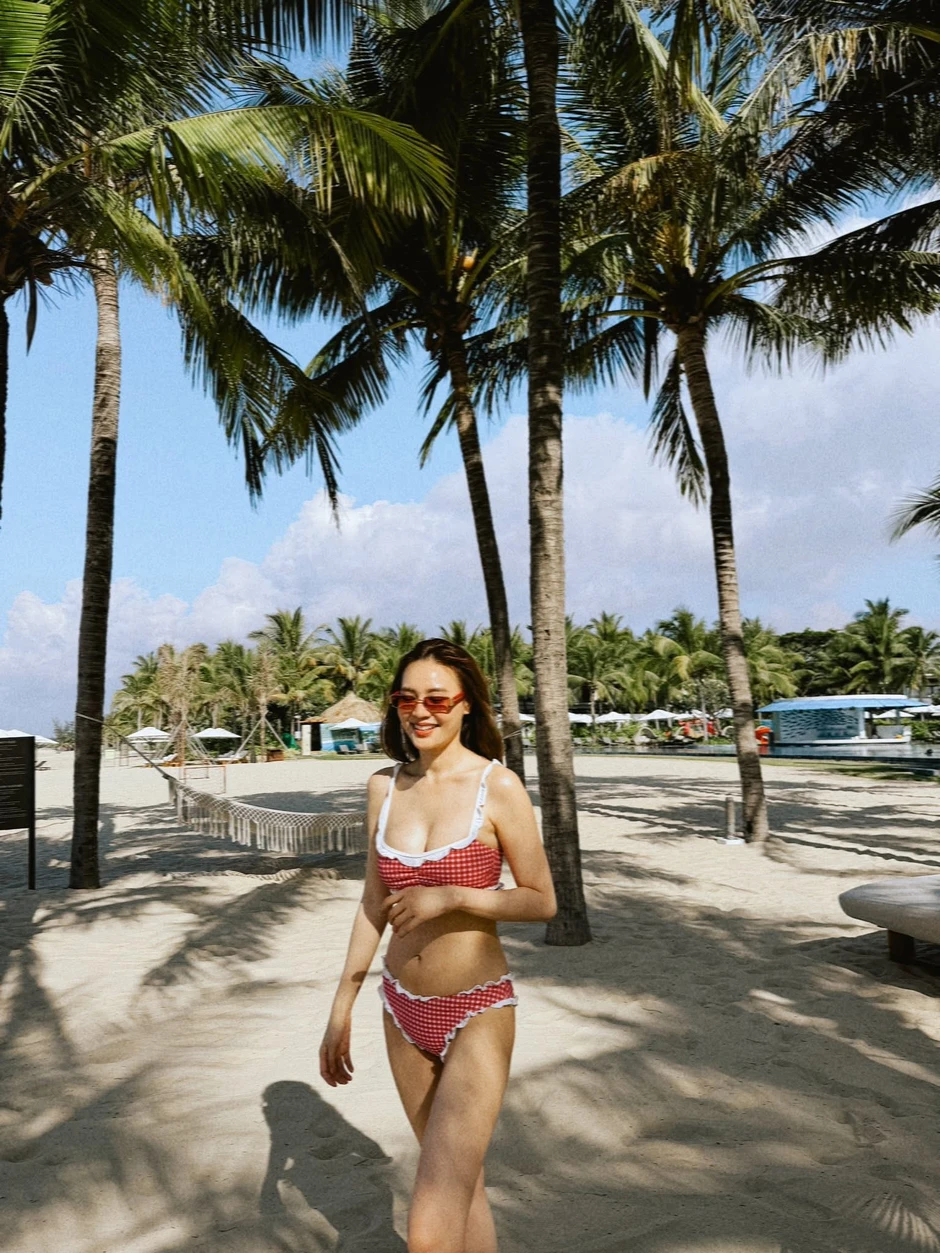 Mê tắm biển đến mức da "đổi màu", Ngọc nữ Liên Quân vẫn tự tin tung loạt ảnh bikini, khoe đường cong mướt mắt Mê tắm biển đến mức da "đổi màu", Ngọc nữ Liên Quân vẫn tự tin tung loạt ảnh bikini, khoe đường cong mướt mắt