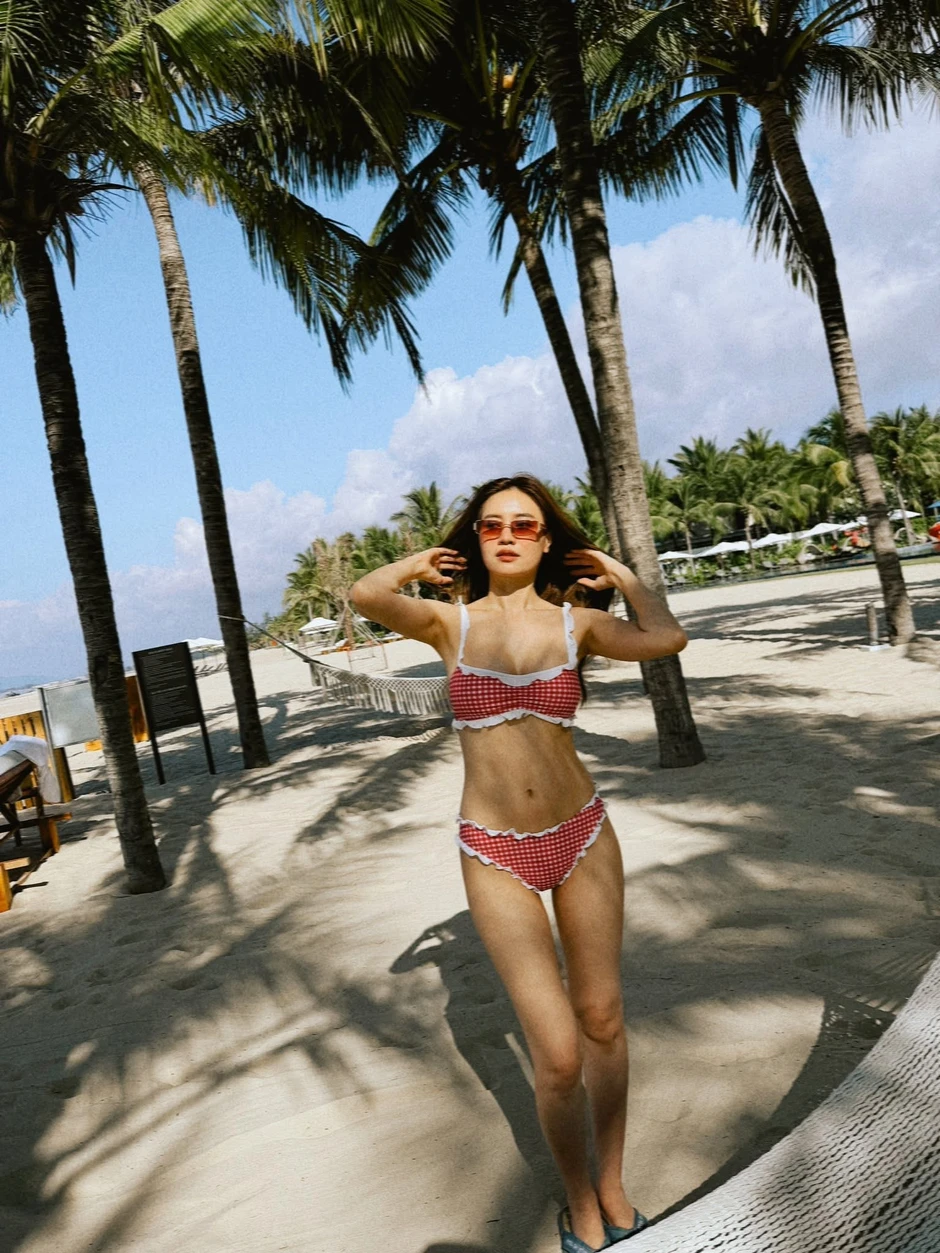 Mê tắm biển đến mức da "đổi màu", Ngọc nữ Liên Quân vẫn tự tin tung loạt ảnh bikini, khoe đường cong mướt mắt Mê tắm biển đến mức da "đổi màu", Ngọc nữ Liên Quân vẫn tự tin tung loạt ảnh bikini, khoe đường cong mướt mắt