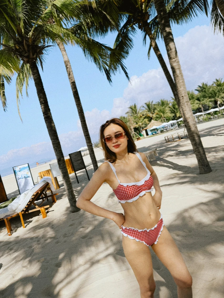 Mê tắm biển đến mức da "đổi màu", Ngọc nữ Liên Quân vẫn tự tin tung loạt ảnh bikini, khoe đường cong mướt mắt Mê tắm biển đến mức da "đổi màu", Ngọc nữ Liên Quân vẫn tự tin tung loạt ảnh bikini, khoe đường cong mướt mắt