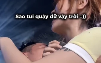 MisThy thân mật, để một nam đồng nghiệp hôn má