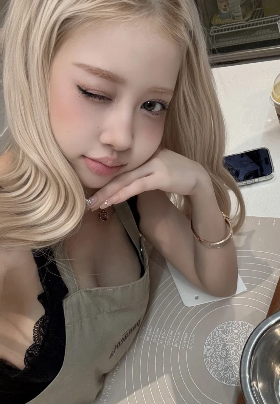 Nàng thơ vào bếp, Rosé Việt Nam khiến netizen "tan chảy" vì quá ngọt ngào! Nàng thơ vào bếp, Rosé Việt Nam khiến netizen "tan chảy" vì quá ngọt ngào!