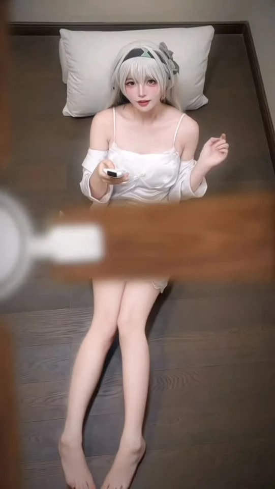 Ngắm mỏi mắt với trend "quạt trần" của các coser, , một lần biến hình là lại khiến người xem mê mệt